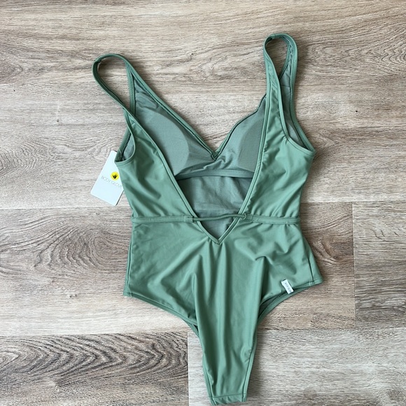 Body glove Pam one piece, new with tags - Picture 12 of 17